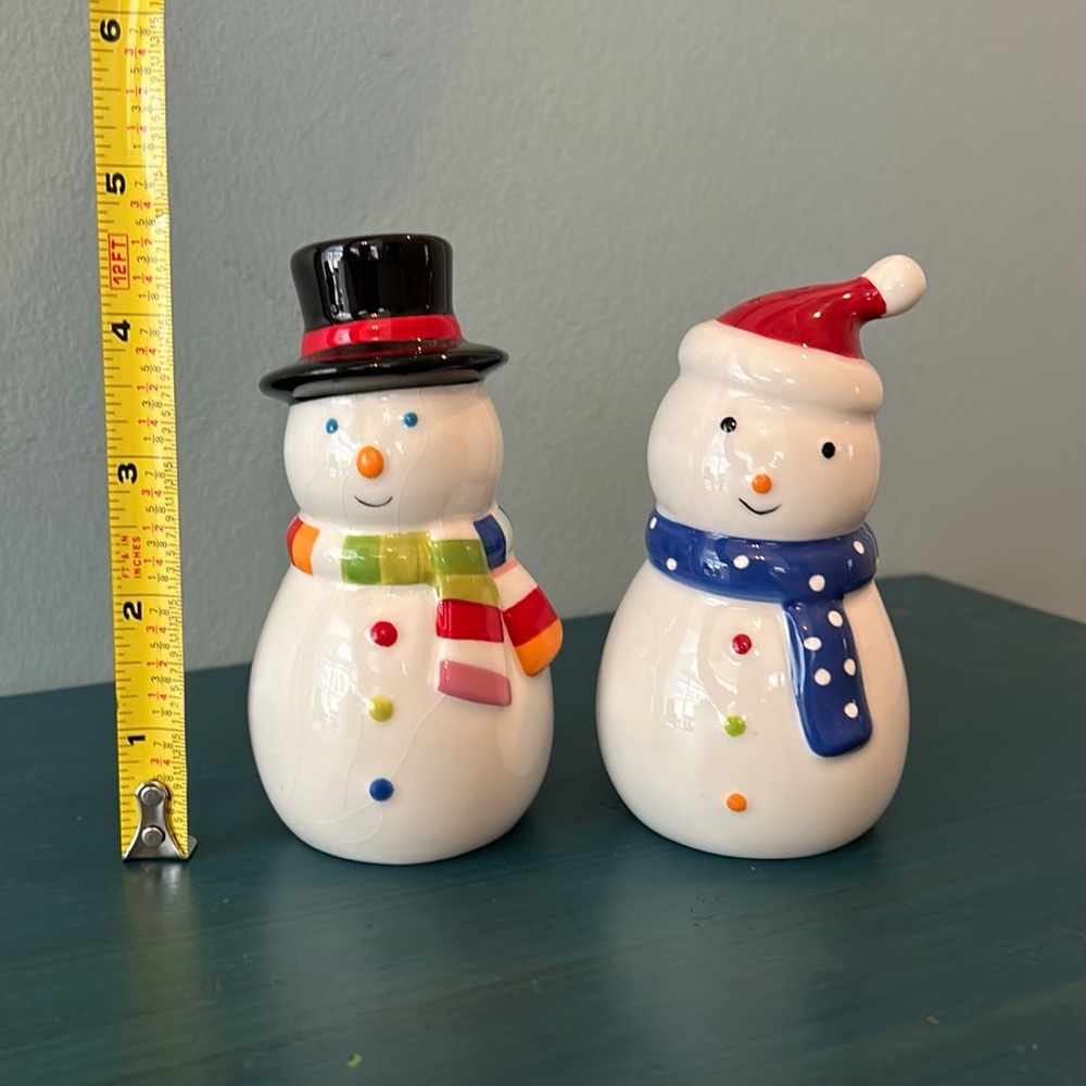 Cute Festive Snowman Salt & Pepper Shakers Set